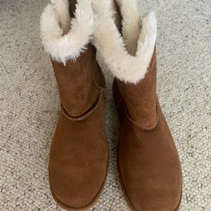 Unworn Kohl’s Faux Fur Boots